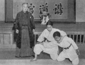 Jigoro Kano (1860-1938) durante una lezione sul Kime No Kata