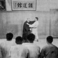 Shihan Jigoro Kano spiega come far perdere l'equilibrio